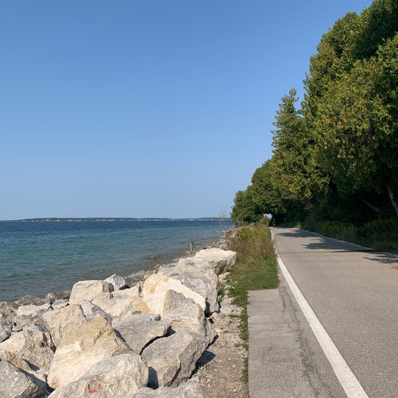 Meet your Posher, Tricia! 🤗 - Picture 3 of 3